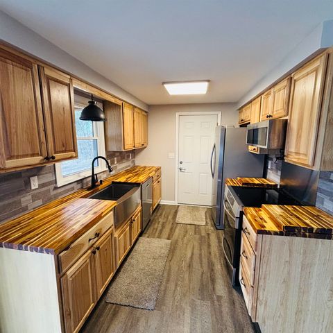 118 W Gloucester Drive, Saginaw, MI 48609