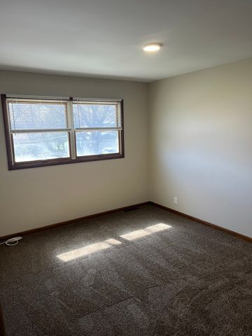 402 W Washington Street, Yorkville, IL 60560
