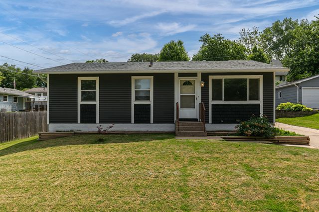 8217 8th Street W, Rock Island, IL 61201