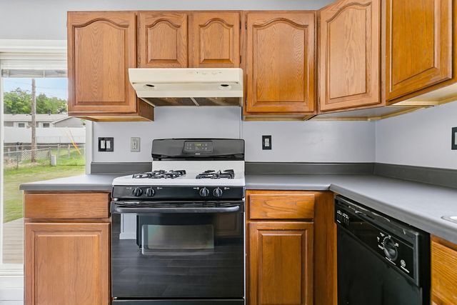 8217 8th Street W, Rock Island, IL 61201