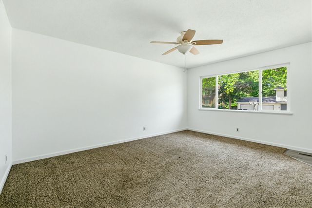 8217 8th Street W, Rock Island, IL 61201