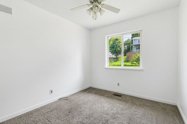 8217 8th Street W, Rock Island, IL 61201
