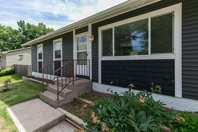 8217 8th Street W, Rock Island, IL 61201