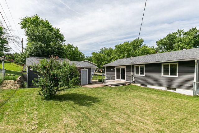 8217 8th Street W, Rock Island, IL 61201