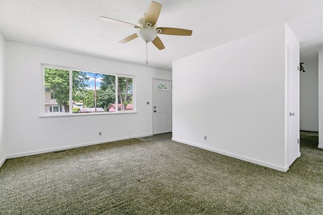8217 8th Street W, Rock Island, IL 61201