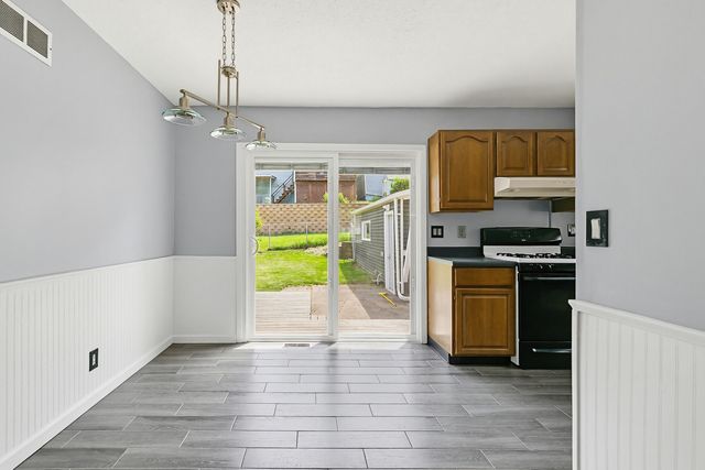 8217 8th Street W, Rock Island, IL 61201