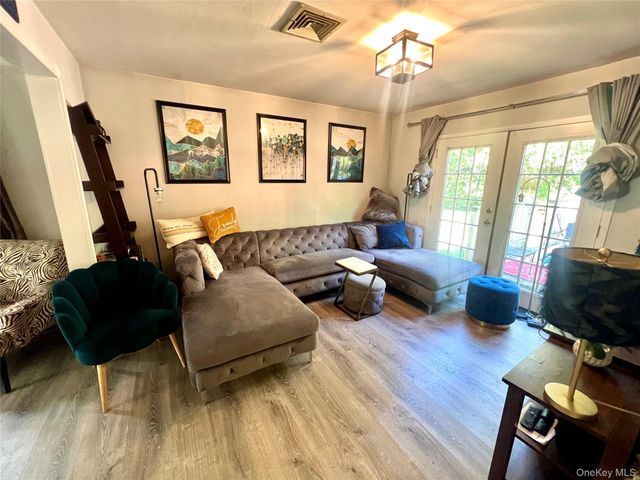 2 Peters Lane, Port Jefferson Station, NY 11776