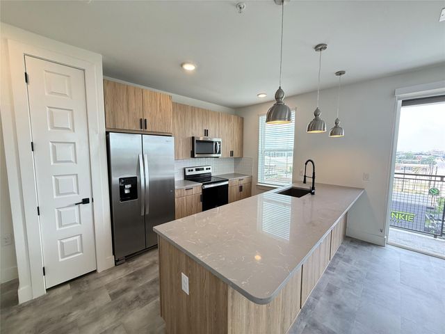 2520 Washington Ave B3, Houston, TX 77007