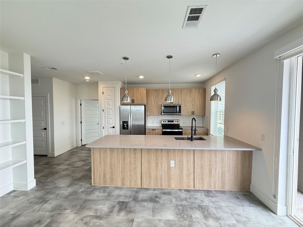 2520 Washington Ave B3, Houston, TX 77007