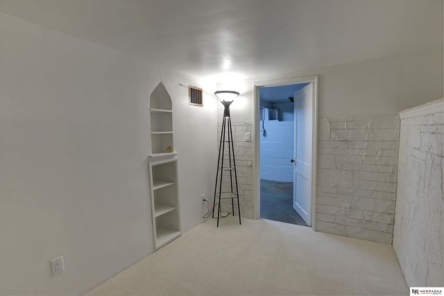 1505 N 61st Street, Omaha, NE 68104