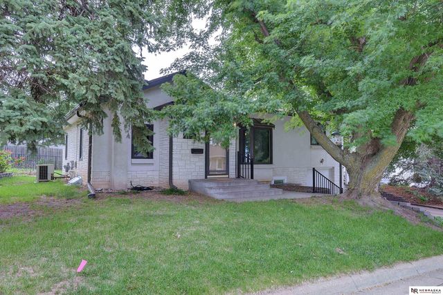 1505 N 61st Street, Omaha, NE 68104