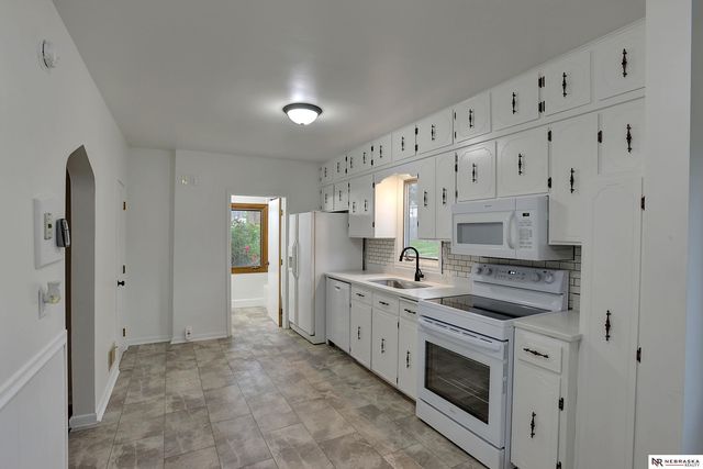 1505 N 61st Street, Omaha, NE 68104