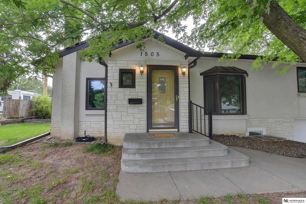 1505 N 61st Street, Omaha, NE 68104