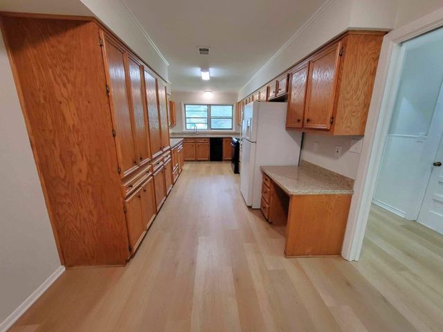 706 Maple Street, Sweeny, TX 77480