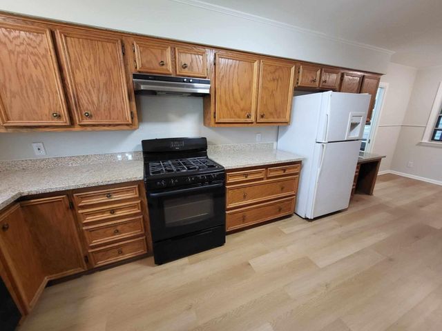 706 Maple Street, Sweeny, TX 77480