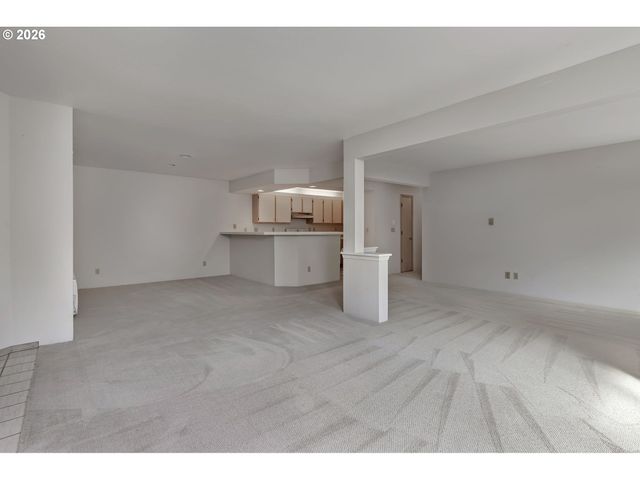 5054 FOOTHILLS Dr B, Lake Oswego, OR 97034