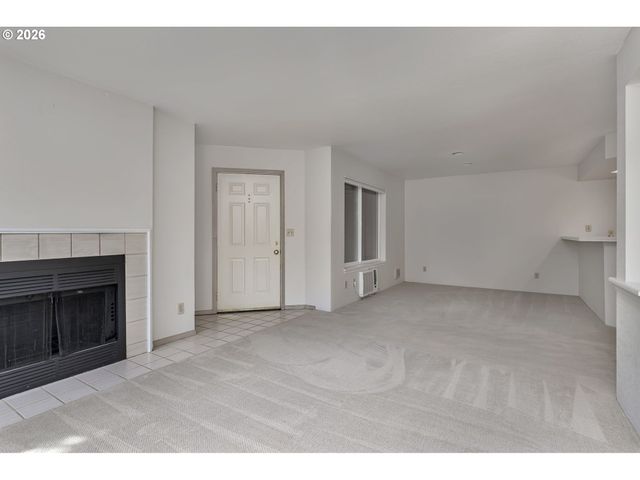 5054 FOOTHILLS Dr B, Lake Oswego, OR 97034