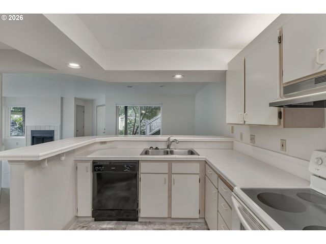 5054 FOOTHILLS Dr B, Lake Oswego, OR 97034