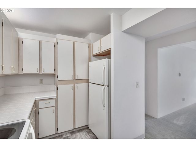 5054 FOOTHILLS Dr B, Lake Oswego, OR 97034