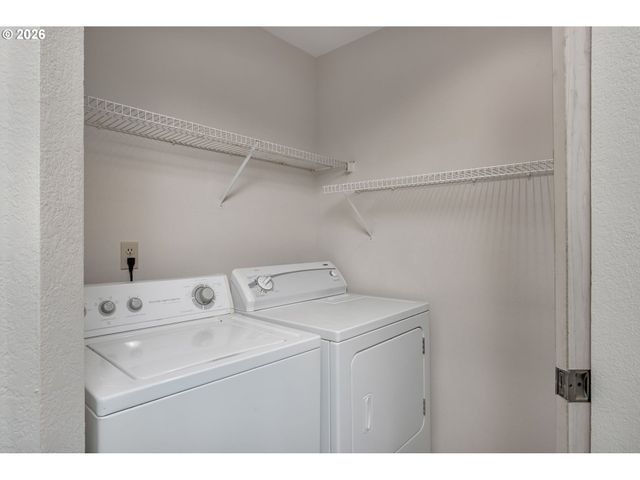 5054 FOOTHILLS Dr B, Lake Oswego, OR 97034