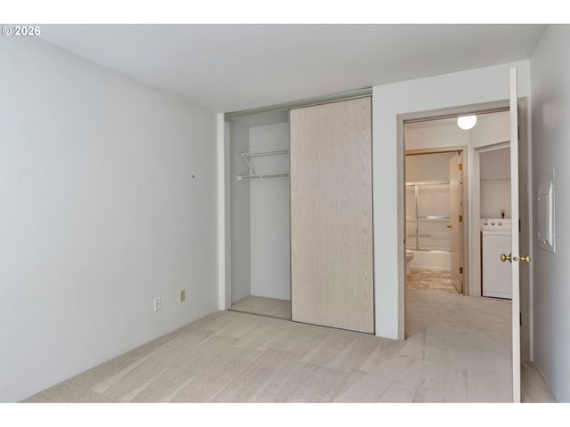 5054 FOOTHILLS Dr B, Lake Oswego, OR 97034