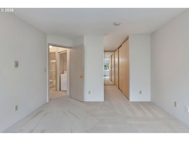 5054 FOOTHILLS Dr B, Lake Oswego, OR 97034