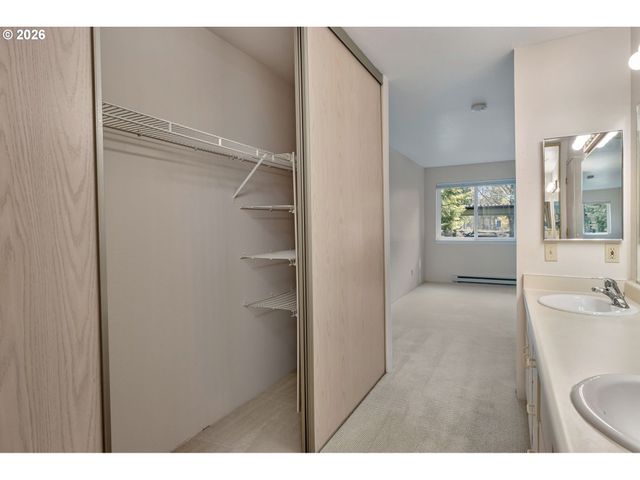 5054 FOOTHILLS Dr B, Lake Oswego, OR 97034