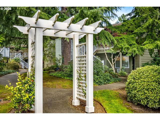 5054 FOOTHILLS Dr B, Lake Oswego, OR 97034