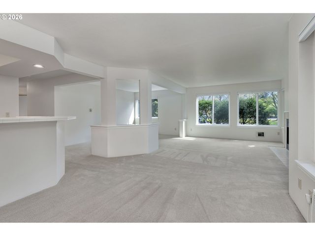 5054 FOOTHILLS Dr B, Lake Oswego, OR 97034