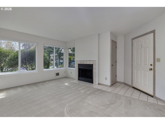5054 FOOTHILLS Dr B, Lake Oswego, OR 97034