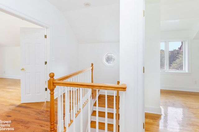 5637 DELAFIELD Avenue, New York City, NY 10471