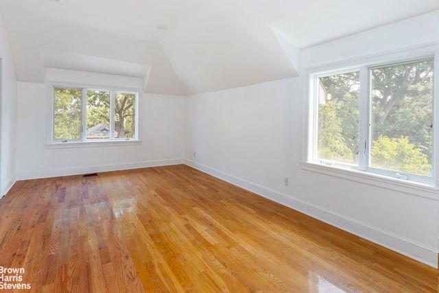 5637 DELAFIELD Avenue, New York City, NY 10471
