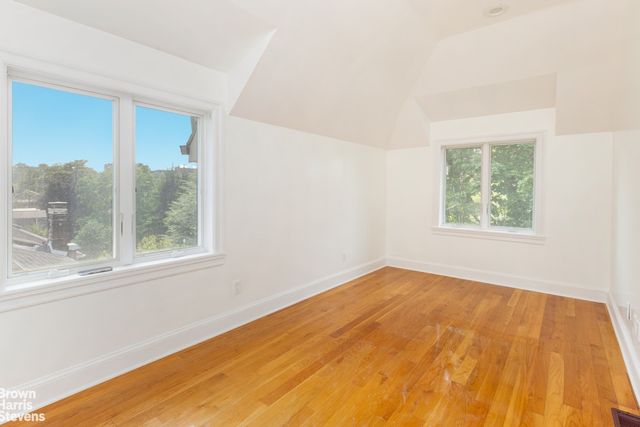 5637 DELAFIELD Avenue, New York City, NY 10471