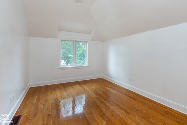 5637 DELAFIELD Avenue, New York City, NY 10471