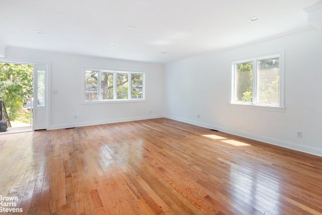 5637 DELAFIELD Avenue, New York City, NY 10471