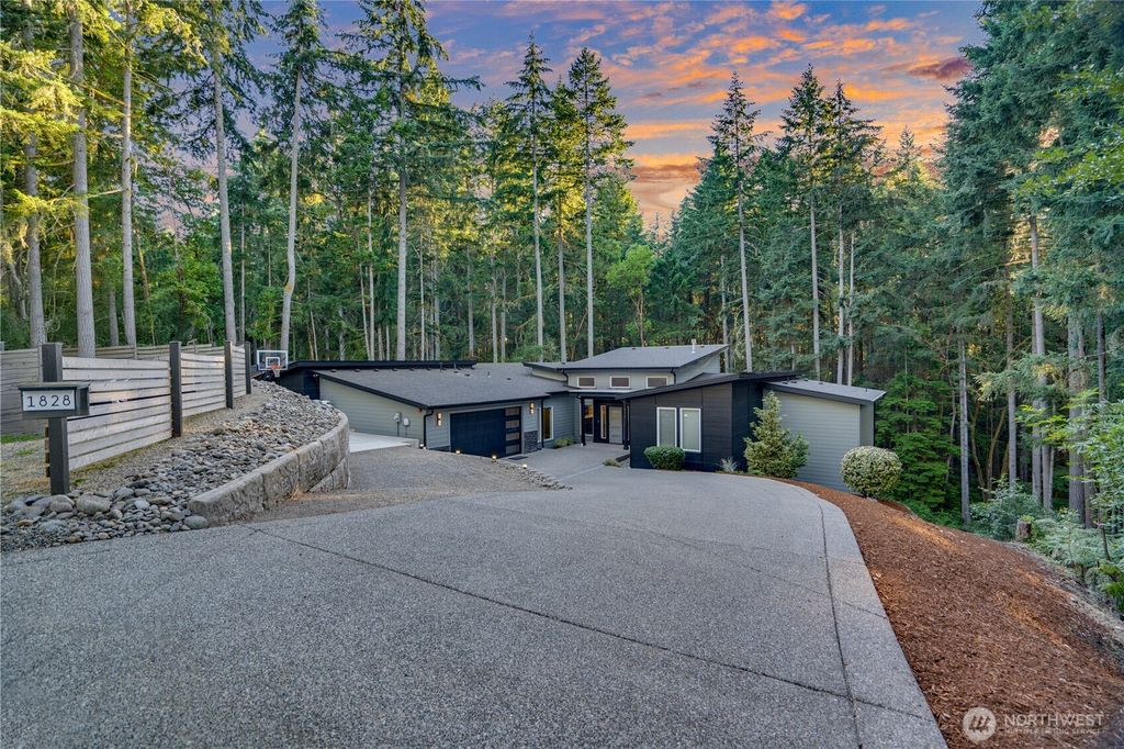 1828 Clorindi Circle NW, Gig Harbor, WA 98335