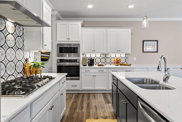 2812 Meadow Bluffs Way, Fuquay Varina, NC 27526