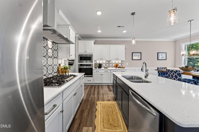2812 Meadow Bluffs Way, Fuquay Varina, NC 27526