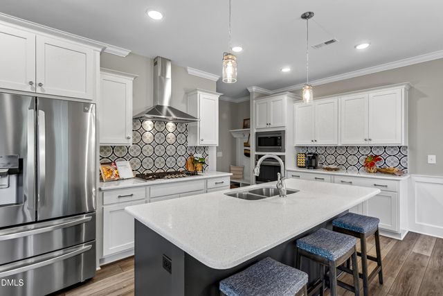 2812 Meadow Bluffs Way, Fuquay Varina, NC 27526