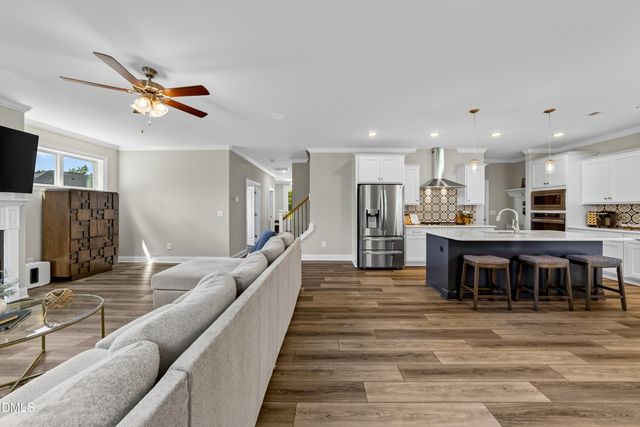 2812 Meadow Bluffs Way, Fuquay Varina, NC 27526