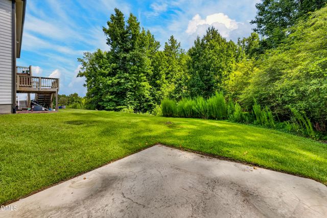 2812 Meadow Bluffs Way, Fuquay Varina, NC 27526