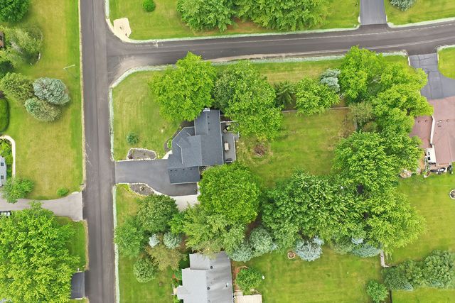 2412 Elk Drive, Spring Grove, IL 60081