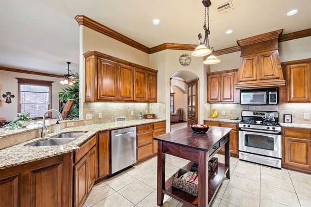 3604 Sagebrush Place, Yukon, OK 73099