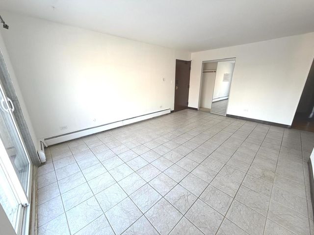 256 Shorewood Drive 2C, Glendale Heights, IL 60139