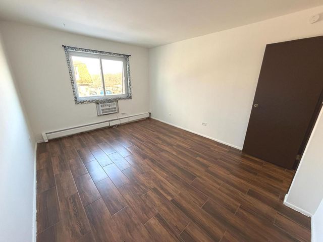 256 Shorewood Drive 2C, Glendale Heights, IL 60139