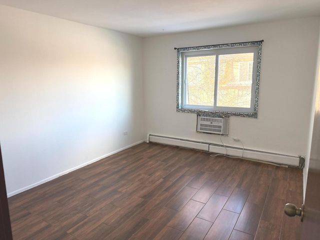 256 Shorewood Drive 2C, Glendale Heights, IL 60139