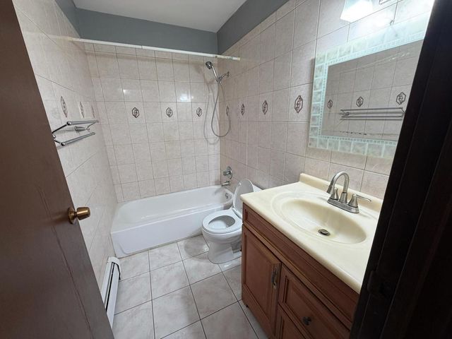 256 Shorewood Drive 2C, Glendale Heights, IL 60139