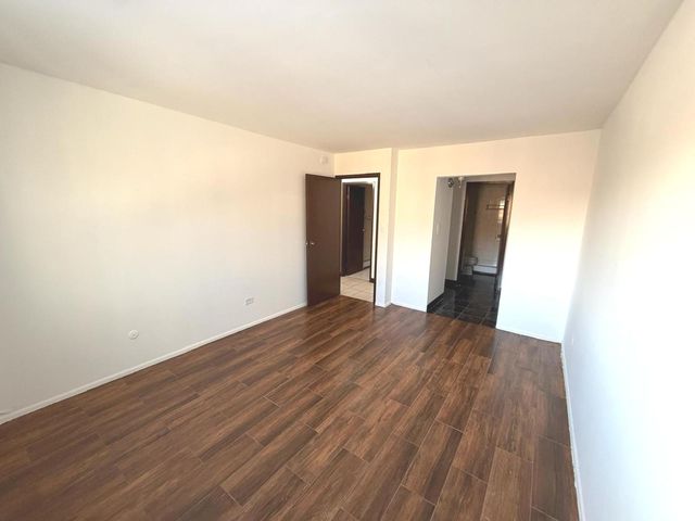 256 Shorewood Drive 2C, Glendale Heights, IL 60139