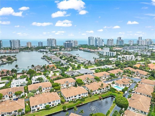 142 Colonade CIR 701, Naples, FL 34103