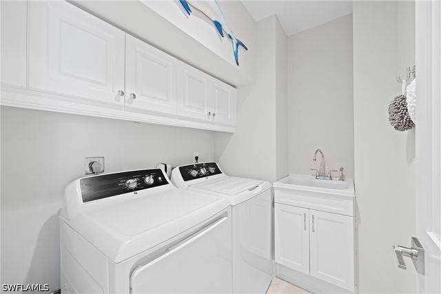142 Colonade CIR 701, Naples, FL 34103